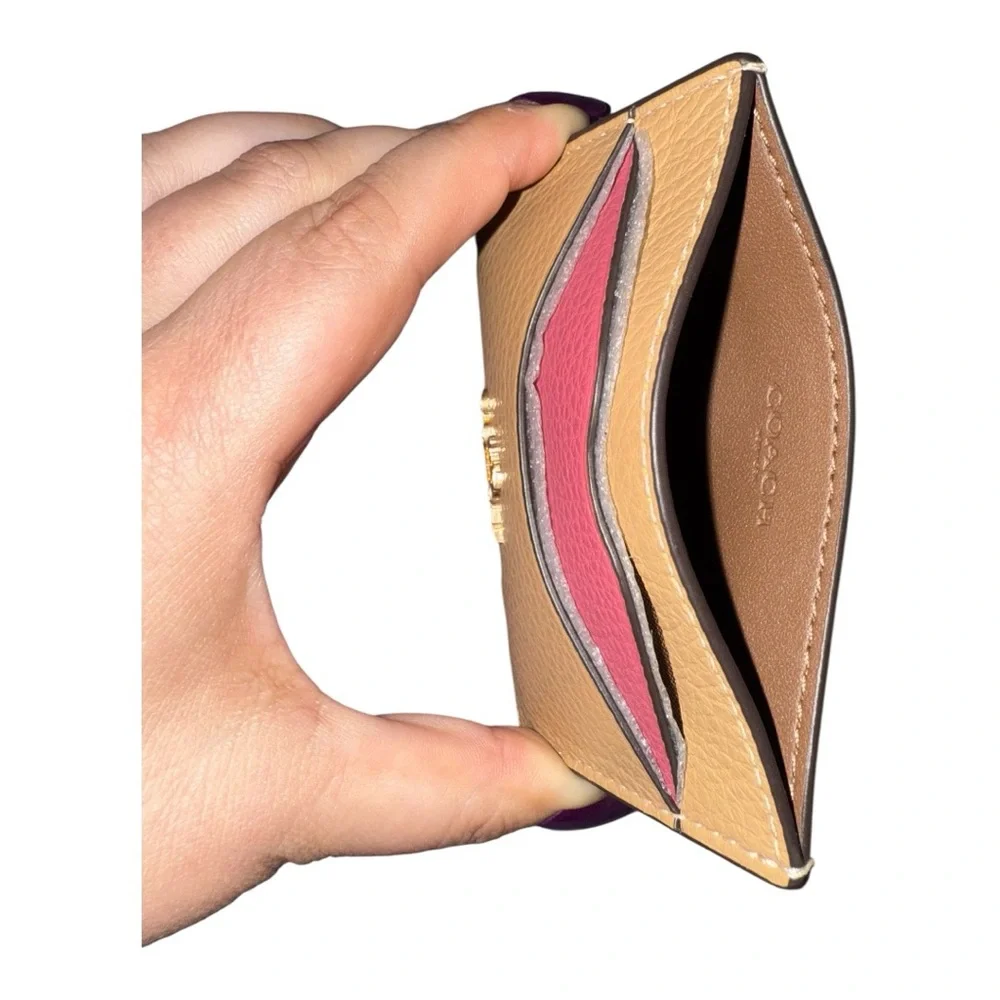 Coach NWT Tan and Pink Lip Design Card Holder - Picture 6 of 6